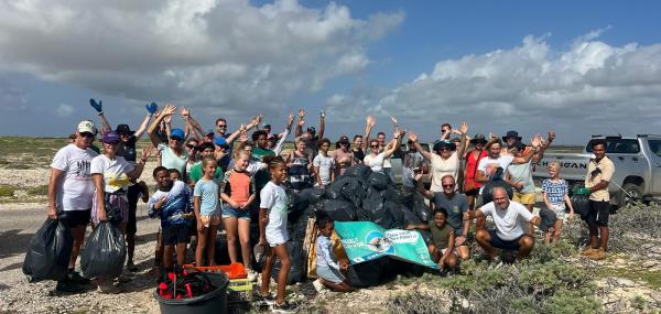 Beach clean up / One Hour Clean Up Power